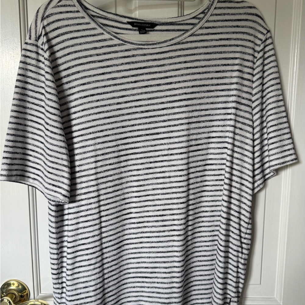 Banana Republic Black and White Short Sleeve Striped Shirt Size Large